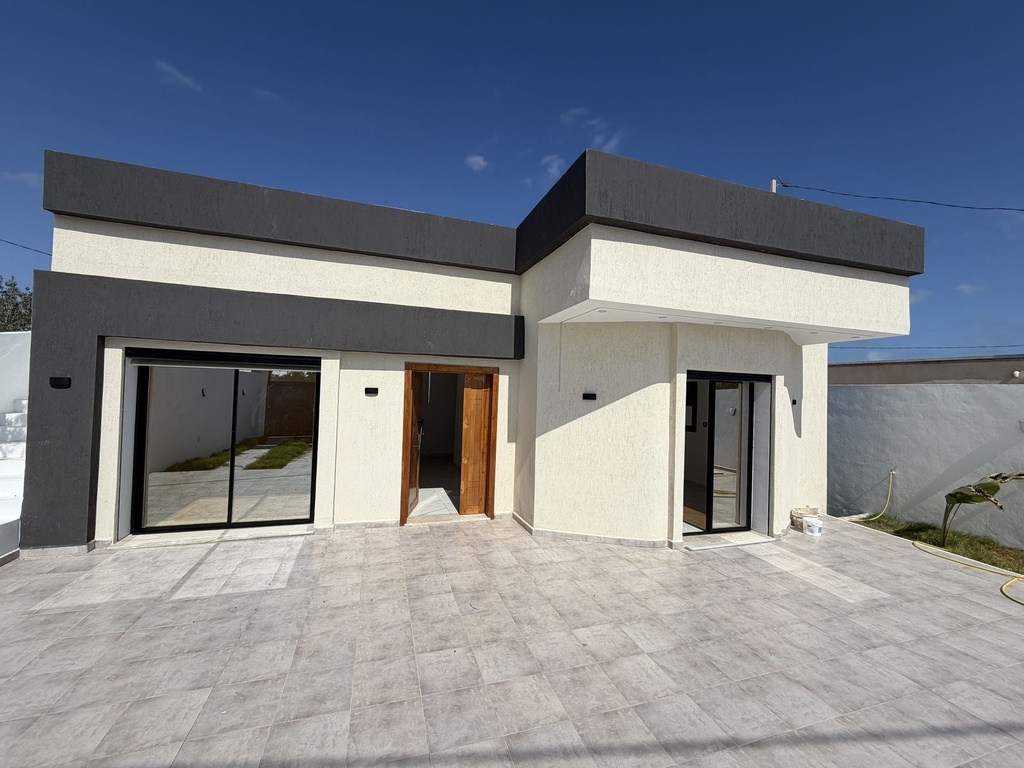Villa Yanis